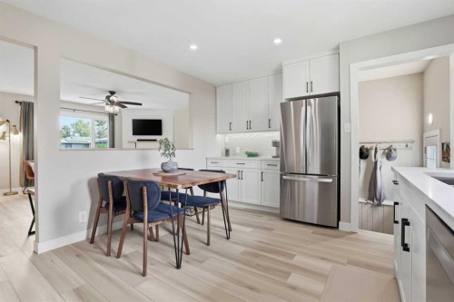 8343 48 Avenue Nw, Calgary, AB - Indoor