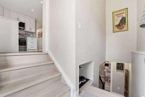 8343 48 Avenue Nw, Calgary, AB - Indoor