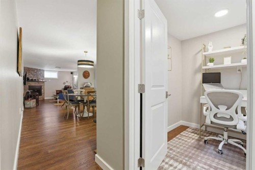 8343 48 Avenue Nw, Calgary, AB - Indoor Photo Showing Other Room