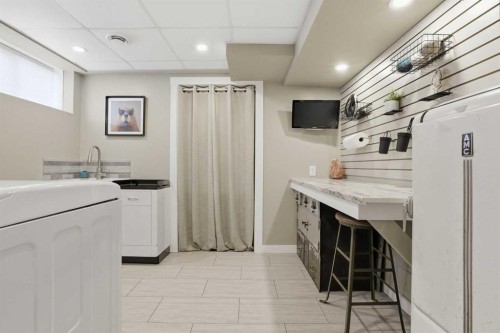8343 48 Avenue Nw, Calgary, AB - Indoor