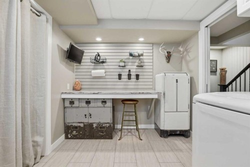 8343 48 Avenue Nw, Calgary, AB - Indoor Photo Showing Laundry Room