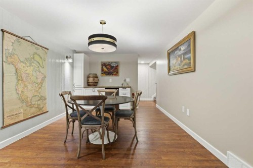 8343 48 Avenue Nw, Calgary, AB - Indoor Photo Showing Dining Room