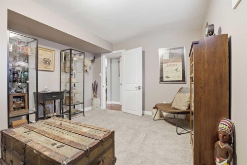 8343 48 Avenue Nw, Calgary, AB - Indoor Photo Showing Other Room