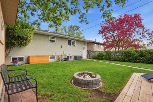 8343 48 Avenue Nw, Calgary, AB - Outdoor