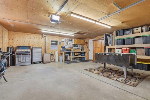 8343 48 Avenue Nw, Calgary, AB - Indoor Photo Showing Garage