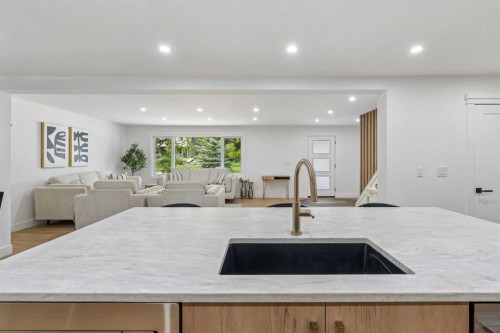 111 Canata Close Sw, Calgary, AB - Indoor Photo Showing Kitchen