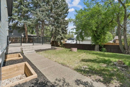 111 Canata Close Sw, Calgary, AB - Outdoor