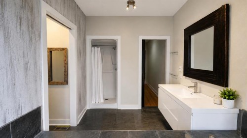 131 8 Avenue Ne, Calgary, AB 
