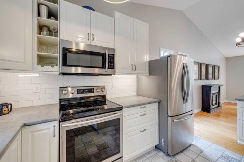 41 Elk Valley Crescent, Bragg Creek, AB - Indoor Photo Showing Kitchen With Upgraded Kitchen