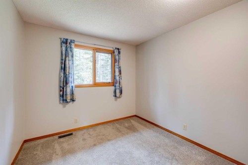 41 Elk Valley Crescent, Bragg Creek, AB - Indoor Photo Showing Other Room