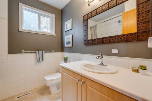 41 Elk Valley Crescent, Bragg Creek, AB - Indoor Photo Showing Bathroom