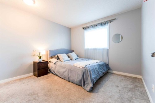 145 Hawkdale Circle Nw, Calgary, AB - Indoor Photo Showing Bedroom