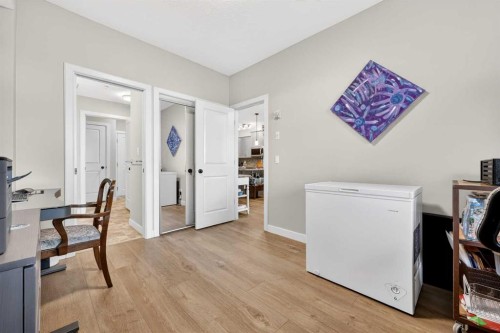 216-35 Aspenmont Heights Sw, Calgary, AB - Indoor Photo Showing Other Room
