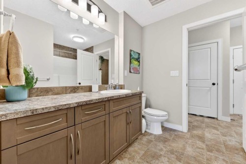 216-35 Aspenmont Heights Sw, Calgary, AB - Indoor Photo Showing Bathroom