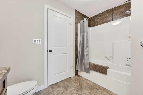 216-35 Aspenmont Heights Sw, Calgary, AB - Indoor Photo Showing Bathroom