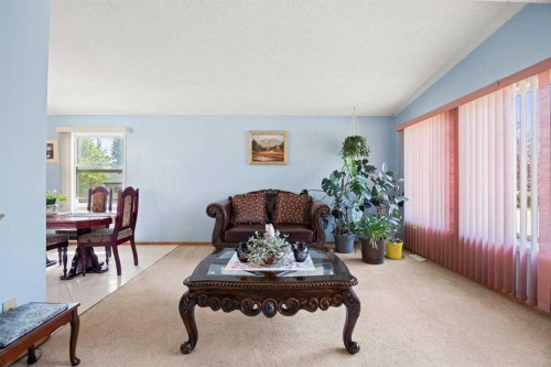 452 Manora Way Ne, Calgary, AB - Indoor Photo Showing Living Room