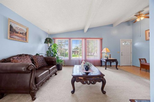 452 Manora Way Ne, Calgary, AB - Indoor Photo Showing Living Room
