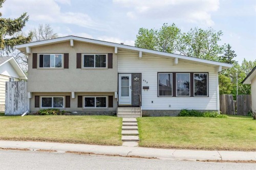 452 Manora Way Ne, Calgary, AB - Outdoor With Facade