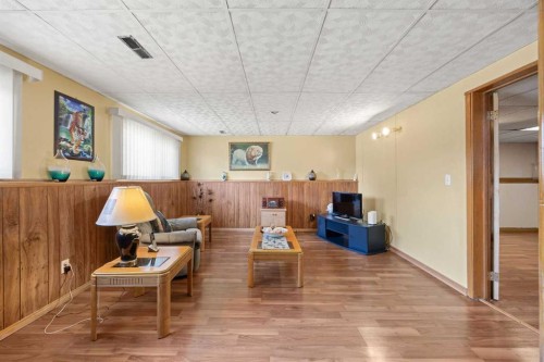 452 Manora Way Ne, Calgary, AB - Indoor Photo Showing Other Room