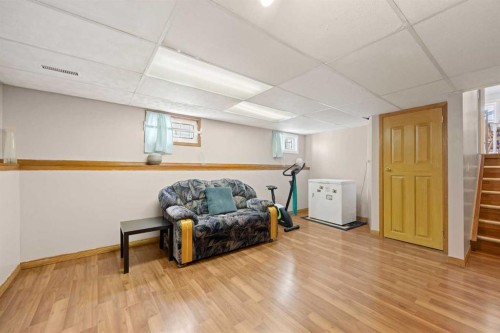 452 Manora Way Ne, Calgary, AB - Indoor Photo Showing Other Room