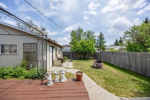 452 Manora Way Ne, Calgary, AB - Outdoor