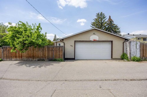 452 Manora Way Ne, Calgary, AB - Outdoor