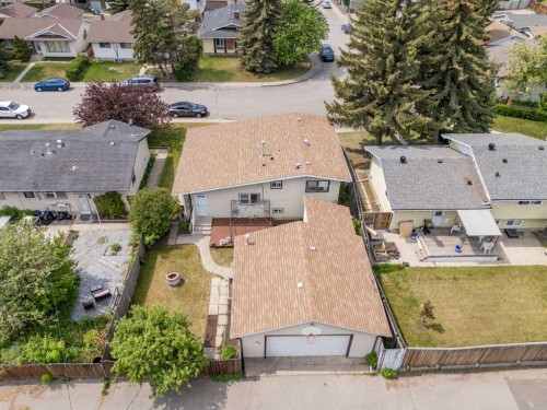 452 Manora Way Ne, Calgary, AB - Outdoor