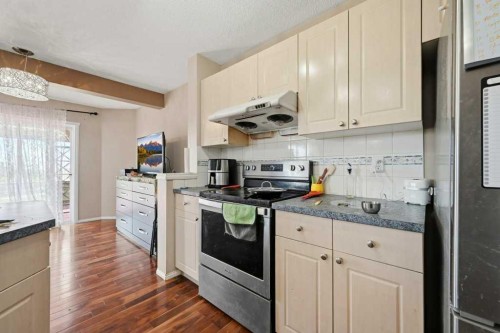 86 Saddlecrest Close Ne, Calgary, AB - Indoor Photo Showing Kitchen