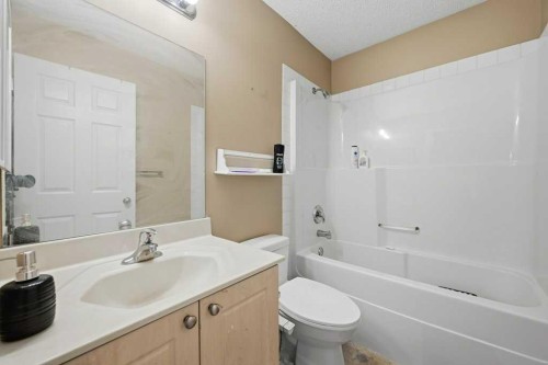 86 Saddlecrest Close Ne, Calgary, AB - Indoor Photo Showing Bathroom