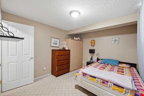 86 Saddlecrest Close Ne, Calgary, AB - Indoor Photo Showing Bedroom