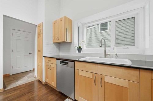 84 Coach Gate Way Sw, Calgary, AB - Indoor Photo Showing Kitchen