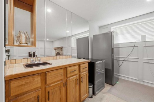 84 Coach Gate Way Sw, Calgary, AB - Indoor Photo Showing Kitchen