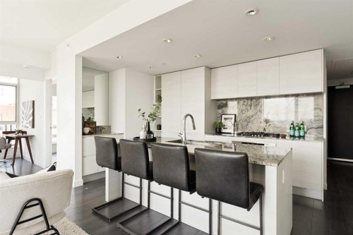 1808-310 12 Avenue Sw, Calgary, AB - Indoor Photo Showing Kitchen With Upgraded Kitchen