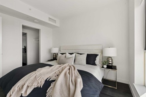 1808-310 12 Avenue Sw, Calgary, AB - Indoor Photo Showing Bedroom