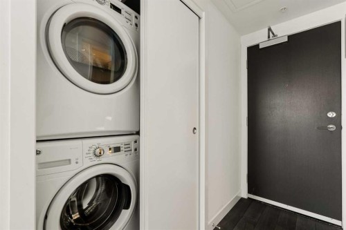 1808-310 12 Avenue Sw, Calgary, AB - Indoor Photo Showing Laundry Room