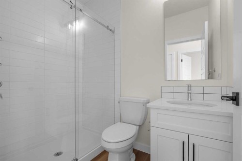 568 Buffaloberry Manor Se, Calgary, AB - Indoor Photo Showing Bathroom