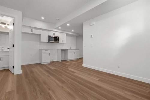 568 Buffaloberry Manor Se, Calgary, AB - Indoor Photo Showing Kitchen