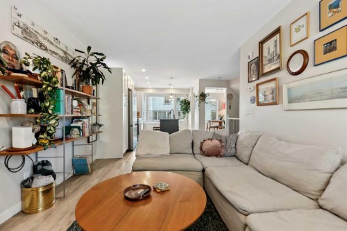 109 Coachway Lane Sw, Calgary, AB - Indoor Photo Showing Living Room