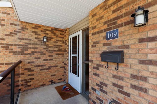 109 Coachway Lane Sw, Calgary, AB -  With Exterior