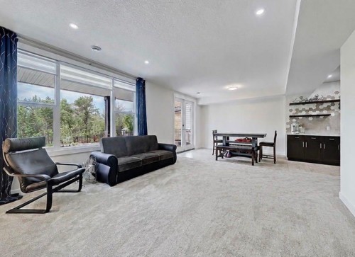 548 Cranbrook Gardens Se, Calgary, AB - Indoor