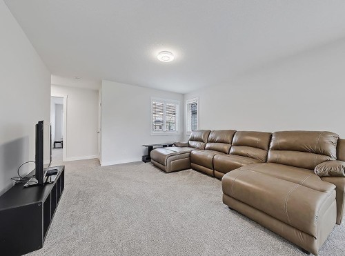 548 Cranbrook Gardens Se, Calgary, AB - Indoor Photo Showing Living Room