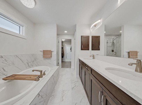 548 Cranbrook Gardens Se, Calgary, AB - Indoor Photo Showing Bathroom