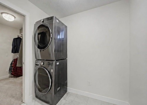 548 Cranbrook Gardens Se, Calgary, AB - Indoor Photo Showing Laundry Room