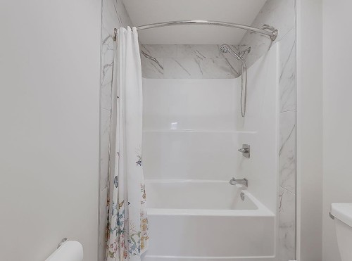 548 Cranbrook Gardens Se, Calgary, AB - Indoor Photo Showing Bathroom