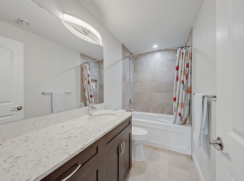 548 Cranbrook Gardens Se, Calgary, AB - Indoor Photo Showing Bathroom