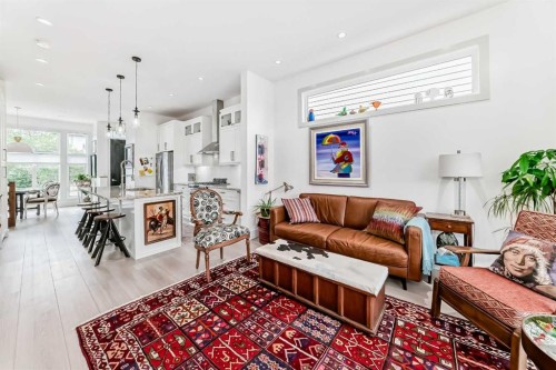 1048 Regal Crescent Ne, Calgary, AB - Indoor Photo Showing Living Room