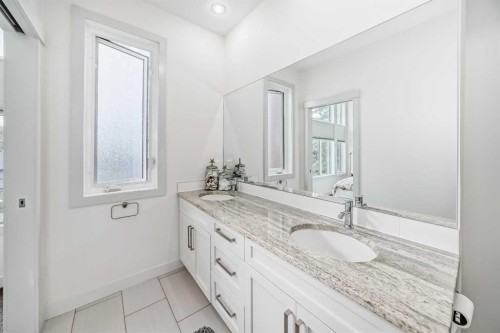 1048 Regal Crescent Ne, Calgary, AB - Indoor Photo Showing Bathroom