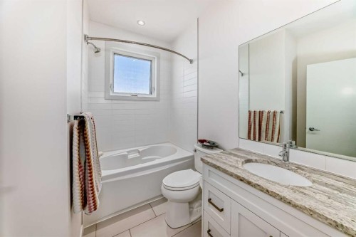 1048 Regal Crescent Ne, Calgary, AB - Indoor Photo Showing Bathroom