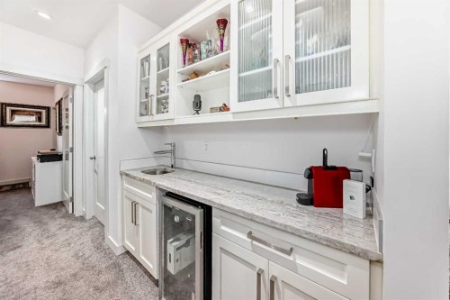 1048 Regal Crescent Ne, Calgary, AB - Indoor Photo Showing Kitchen