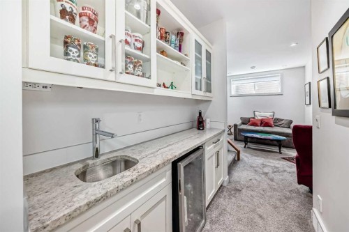 1048 Regal Crescent Ne, Calgary, AB - Indoor Photo Showing Kitchen